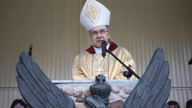 Bp Wojciech Osial zachęca do rozmów o wychowaniu - w rodzinie, wśród przyjaciół, bez negatywnych emocji.