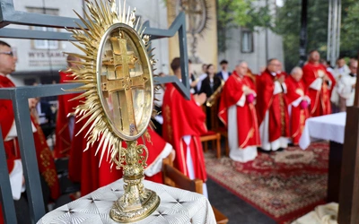 Moc zbawienia płynie z krzyża