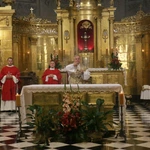 Spoglądając na krzyż