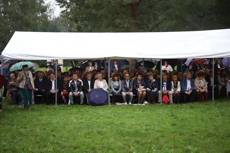 Ulewny deszcz nie przeszkodził w celebrowaniu jubileuszu.