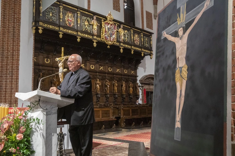 Ks. Waldemar Chrostowski o krzyżu w Starym i Nowym Testamencie