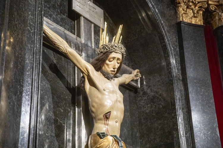 Ks. Waldemar Chrostowski o krzyżu w Starym i Nowym Testamencie