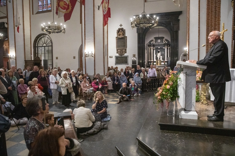 Ks. Waldemar Chrostowski o krzyżu w Starym i Nowym Testamencie