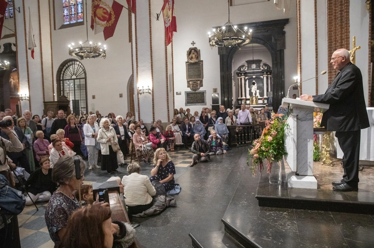 Ks. Waldemar Chrostowski o krzyżu w Starym i Nowym Testamencie