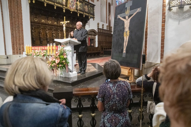 Ks. Waldemar Chrostowski o krzyżu w Starym i Nowym Testamencie