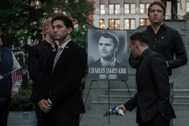 Charlie Kirk obnażał „opresyjną, pozbawioną humoru i zwyczajnie wrogą” kulturę lewicową i pomagał młodym ludziom wierzyć w to, w co wierzą