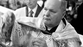 Ks. Jan Mrowca w czasie peregrynacji figury MB Fatimskiej w parafii.