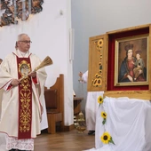Matka Boża Radosna i słoneczniki