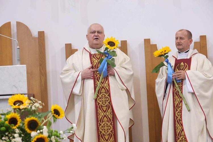 Matka Boża Radosna i słoneczniki