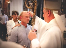 – Napełnij nasze serca swoim światłem i radością – modlił się biskup.