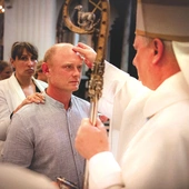 – Napełnij nasze serca swoim światłem i radością – modlił się biskup.