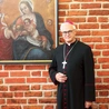 Bp Skibicki jest dyrektorem Wydziału Katechetycznego Kurii Diecezji Elbląskiej. 