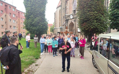 To pielgrzymowanie ma bardzo długą tradycję, dlatego warto je kontynuować.