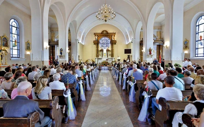 Każdy element wystroju – od dzwonów, przez organy, aż po ołtarze i relikwie – świadczy o trosce parafian i duszpasterzy, którzy pragną, by było to miejsce modlitwy zakorzenione w historii i otwarte na przyszłość.