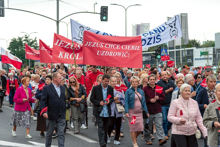 Słupszczanie wyznali wiarę na ulicach swojego miasta.