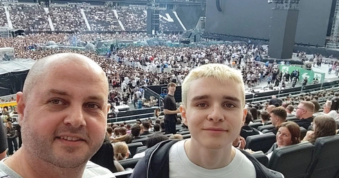 Pasją Filipa była muzyka. Na koncerty lubił chodzić z tatą. 