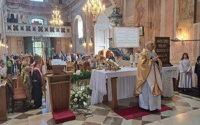 Rocznicowe obchody rozpoczęła Msza św., którą celebrował ks. kan. Stanisław Rożej.