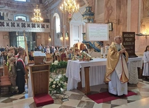 Rocznicowe obchody rozpoczęła Msza św., którą celebrował ks. kan. Stanisław Rożej.