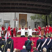 Uroczystej sumie odpustowej przewodniczył nuncjusz apostolski w Polsce.