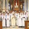 Ceremoniarze z bp. Markiem Solarczykiem, ks. Mariuszem Chamerskim i ks. Danielem Regułą. 
