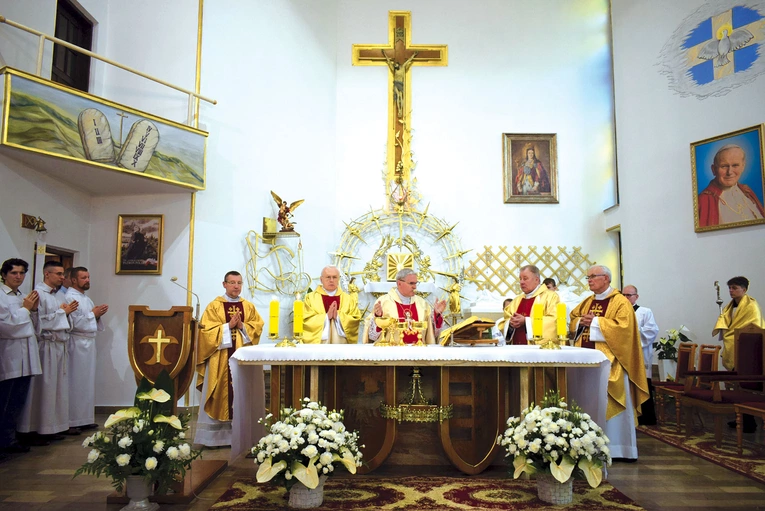 Mszy św. z obrzędem konsekracji przewodniczył bp Krzysztof Nitkiewicz.