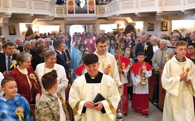 „Uczyń nas dzisiaj ludźmi modlitwy, zdolnymi do szacunku dla ludzkich nieszczęść, karmionymi Eucharystią, którą składasz w nasze ręce, i Ewangelią, którą powierzasz naszym ustom. Niech w naszych sercach płonie ogień czułości i misji” – to fragment modlitwy jubileuszowej.