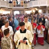 „Uczyń nas dzisiaj ludźmi modlitwy, zdolnymi do szacunku dla ludzkich nieszczęść, karmionymi Eucharystią, którą składasz w nasze ręce, i Ewangelią, którą powierzasz naszym ustom. Niech w naszych sercach płonie ogień czułości i misji” – to fragment modlitwy jubileuszowej.