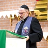 – Spowiedź nie działa jak automat. Nie jest terapią, choć ten sakrament przynosi nam ulgę, kiedy zrzucimy ciężar naszych grzechów. To dar dla dzieci Bożych, a nie ciężar czy obowiązek do wypełnienia z lęku. Niech będzie dla nas spojrzeniem na grzech, który burzy moją relację z Bogiem i drugim człowiekiem. Wyznajmy go z bólem i nadzieją na lepsze życie – mówił o. Wawrzeniecki.