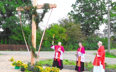 Żytowo. Poświęcenie przydrożnego krzyża