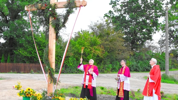 Żytowo. Poświęcenie przydrożnego krzyża