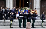 Dziś miał miejsce pierwszy w czasach nowożytnych katolicki pogrzeb członka brytyjskiej monarchii