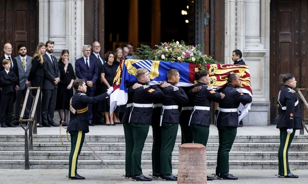 Dziś miał miejsce pierwszy w czasach nowożytnych katolicki pogrzeb członka brytyjskiej monarchii