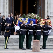 Dziś miał miejsce pierwszy w czasach nowożytnych katolicki pogrzeb członka brytyjskiej monarchii