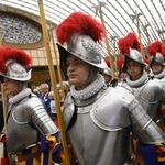 Gwardia Szwajcarska przygotowuje się do przysięgi nowych rekrutów