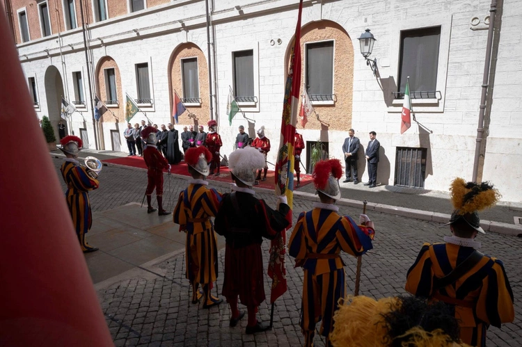 Gwardia Szwajcarska przygotowuje się do przysięgi nowych rekrutów