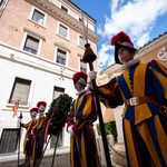 Gwardia Szwajcarska przygotowuje się do przysięgi nowych rekrutów