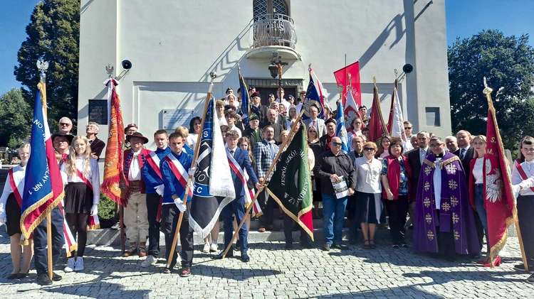 Uczestnicy żywieckiego spotkania patriotycznego. 