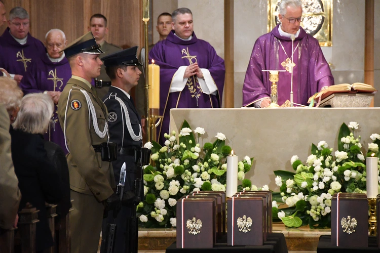 Pogrzeb ofiar zbrodni katyńskiej