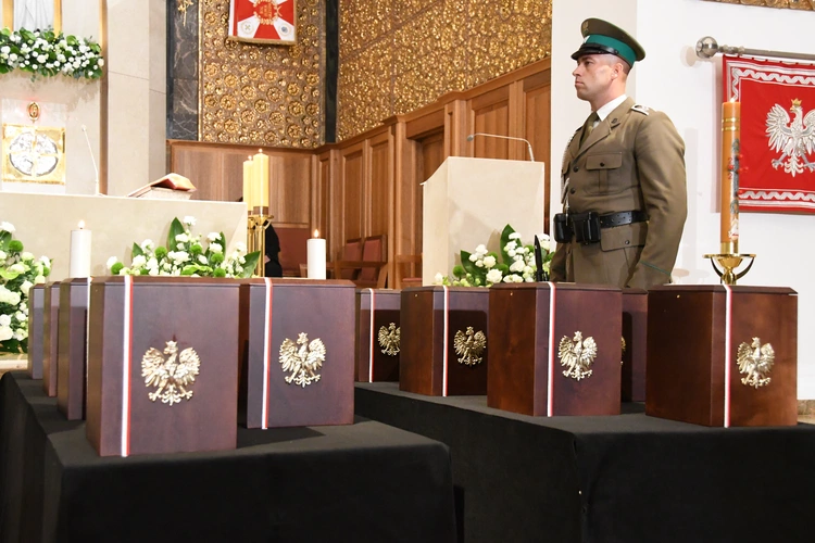 Pogrzeb ofiar zbrodni katyńskiej