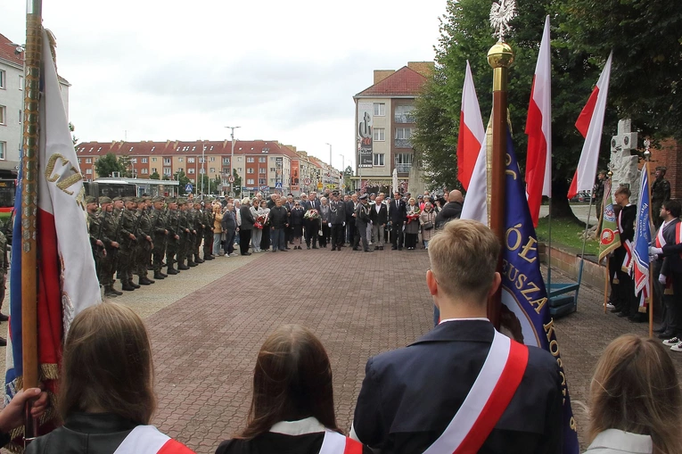 Zaczyna się od zbrodni popełnionej językiem