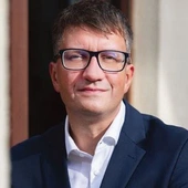 Polacy nie są przekonani do stawiania wiatraków. Czy zielona energia zastąpi nam węgiel?
