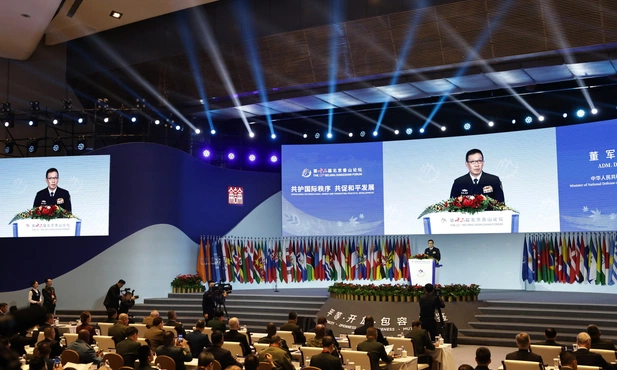  Dong Jun przemawia podczas Forum Xiangshan