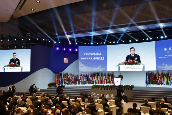 Dong Jun przemawia podczas Forum Xiangshan