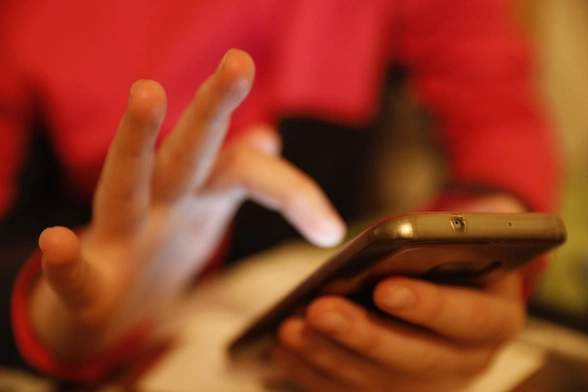 Cichy nałóg XXI wieku, który zabiera Ci ponad 4 godziny dziennie