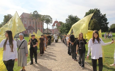 Barwnie, radośnie i z energią