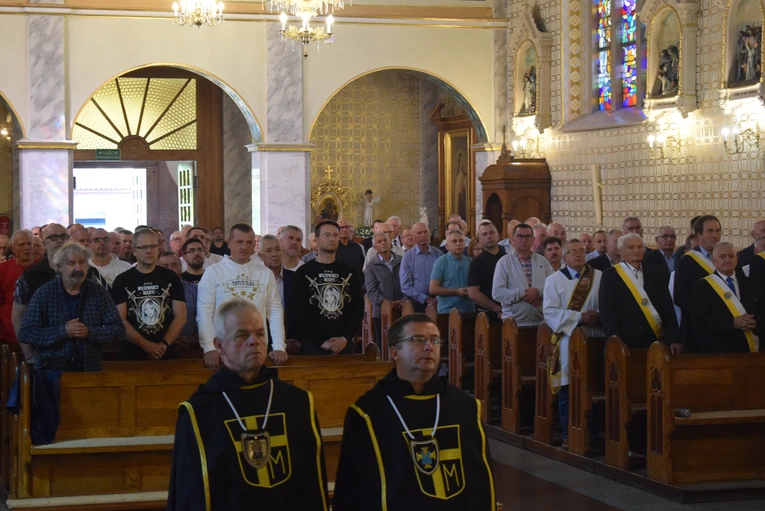 Mężczyźni u św. Józefa