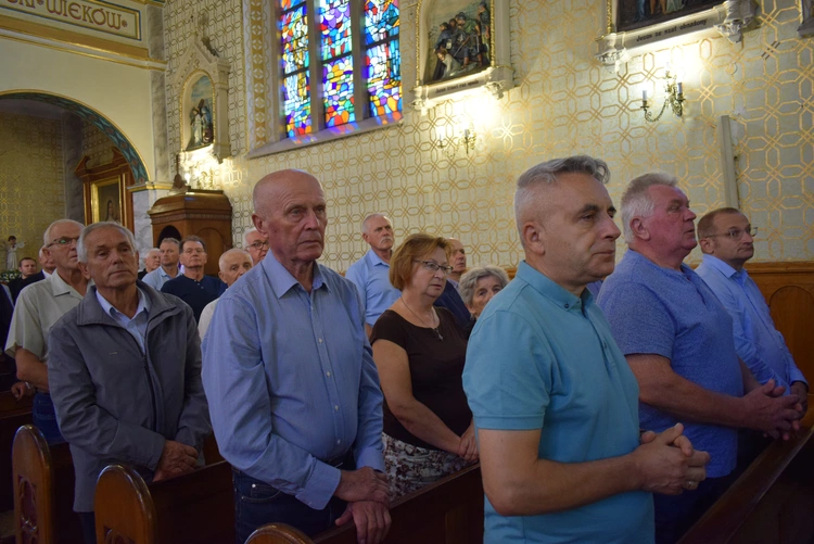 Mężczyźni u św. Józefa