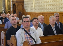 Mężczyźni u św. Józefa
