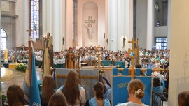 Bp Wodarczyk do młodzieży: Świętość nie zaczyna się od wielkich czynów, ale od małych kroków