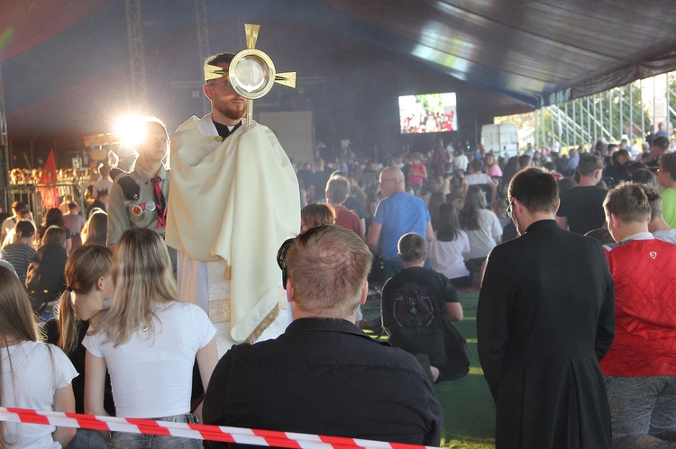 Skrzatusz Młodych - adoracja